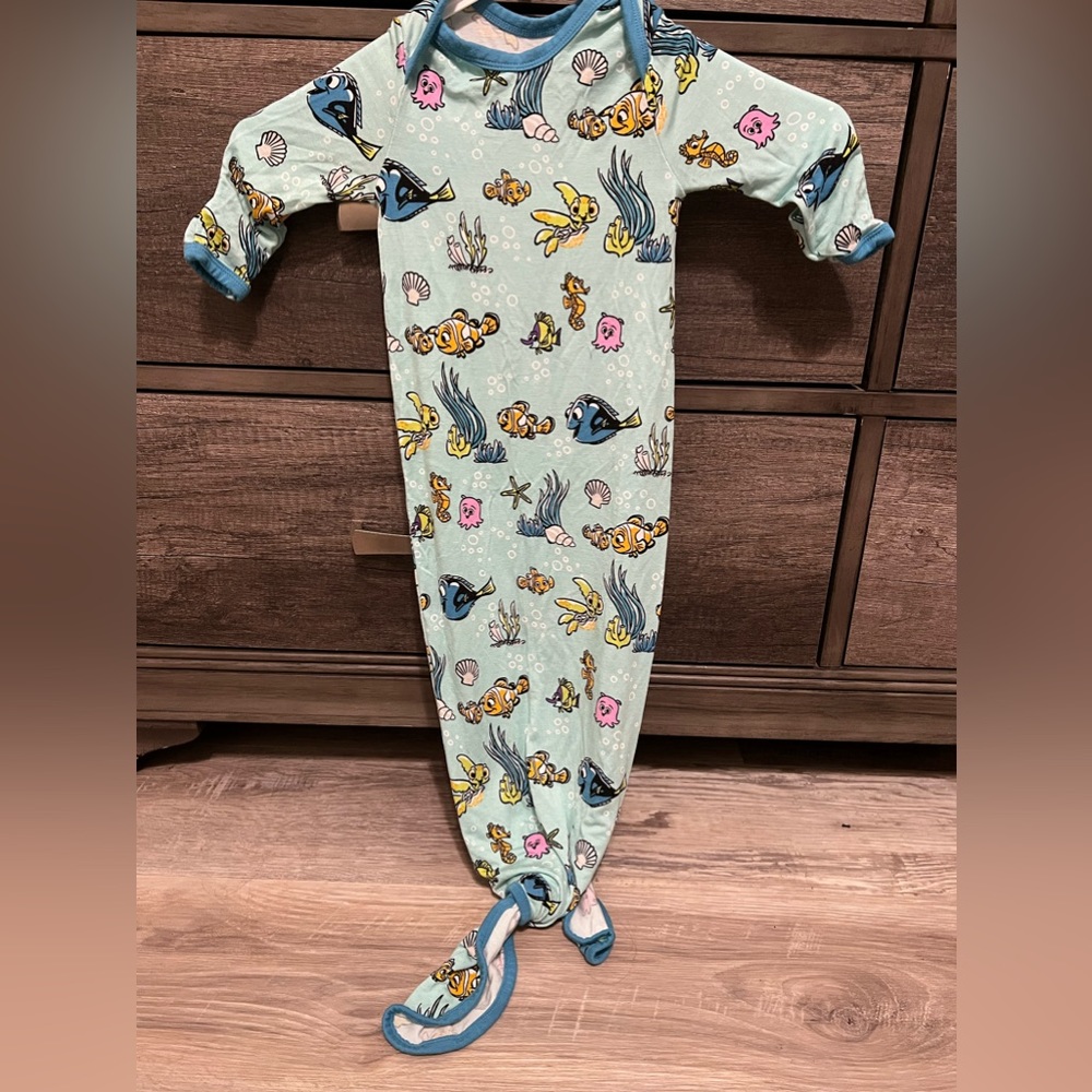 Little Sleepies Finding Nemo newborn knotted gown